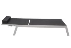 VILLANA 2er-Set Sonnenliegen, Silber/schwarz, Alu/Textil, 198x66x32cm, Mit Beistelltisch 45x45cm -Warmer Garten 13 13886.jpg