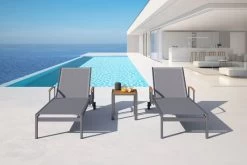 OUTFLEXX 2er-Set Sonnenliegen, Taupe, Edelstahl/Teak, 195,5x74x35cm, Mit Beistelltisch 45x45cm -Warmer Garten 14167 2 CGI.jpg