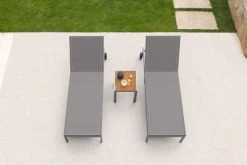OUTFLEXX 2er-Set Rollliege, Taupe, Edelstahl/Teak, 212x71x36cm, Mit Beistelltisch 45x45cm -Warmer Garten 14171 3 CGI.jpg