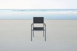 VILLANA Stapelsessel, Silber/schwarz, Alu/Textilene, 57 X 56 X 84 Cm, FSC Akazienholz Armlehnen -Warmer Garten 16455 2 CGI.jpg