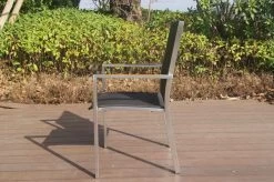 OUTFLEXX Stapelsessel, Schwarz, FSC-Teak / Edelstahl / Textilene, 63x57x93 Cm -Warmer Garten 21670 3.JPG