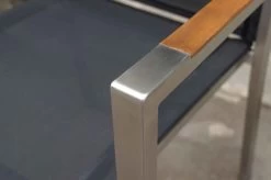 OUTFLEXX Stapelsessel, Schwarz, FSC-Teak / Edelstahl / Textilene, 63x57x93 Cm -Warmer Garten 21670 4.JPG