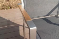 OUTFLEXX Stapelsessel, Schwarz, FSC-Teak / Edelstahl / Textilene, 63x57x93 Cm -Warmer Garten 21670 9.JPG