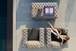 OUTFLEXX Hero Hocker, Suede Grey, Alu/Sunbrella, 150 X 90 X 45 Cm 9 OUTFLEXX Hero Hocker, Suede Grey, Alu/Sunbrella, 150 X 90 X 45 Cm -Warmer Garten 21871 3.jpg