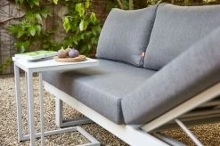 SIENA GARDEN Avenia Dining-Bank/Liege, Matt Weiß-grau/stone Grey, Aluminium, 73x195x70 Cm, Inkl. Sitz-und Rückenkissen -Warmer Garten 21999 3.jpg