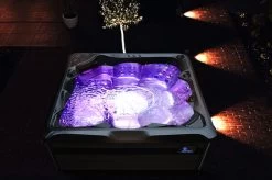 Outtech Steel Art Taurus Whirlpool, Grau/schwarz, 214x214x93 Cm / 1000L, 6 Pers., LED Corner Light, LCD Balboa Anzeige, WIFI READY -Warmer Garten 3 21289.jpg