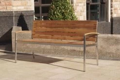 OUTFLEXX Gartenbank, FSC-Teakholz/Edelstahl, 3-Sitzer, 160x55x80cm -Warmer Garten 6 13536.jpg