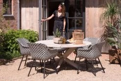 HARTMAN Provence Crossleg Esstisch, Light Grey, Teakholz, Ø150cm, Inkl. Granitinlay Ø50cm -Warmer Garten 6 17476.jpg