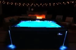 Outtech Steel Art Cetus Whirlpool, Grau/schwarz, 228x214x93 Cm / 1000L, 4 Pers., LED Corner Light, LCD Balboa Anzeige, WIFI READY 22 Outtech Steel Art Cetus Whirlpool, Grau/schwarz, 228x214x93 Cm / 1000L, 4 Pers., LED Corner Light, LCD Balboa Anzeige, WIFI READY -Warmer Garten 6 21290.jpg