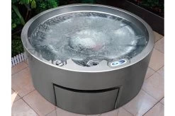 Outtech Steel Art Aqua Whirlpool, Silber/grau, 180x180x73 Cm,5 Pers., LCD Balboa Anzeige, Rund 19 Outtech Steel Art Aqua Whirlpool, Silber/grau, 180x180x73 Cm,5 Pers., LCD Balboa Anzeige, Rund -Warmer Garten 6 21292.jpg